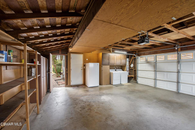 2152 Rockdale Avenue, Simi Valley CA: https://media.crmls.org/mediaz/635af0e9-06e7-4fcc-810f-9abd939da8c4.jpg