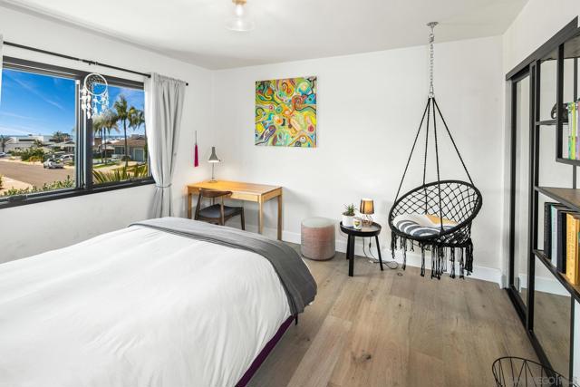 5341 Linda Way, La Jolla CA: https://media.crmls.org/mediaz/635c1596-a7ae-4570-a06c-e35c6b8e9c36.jpg