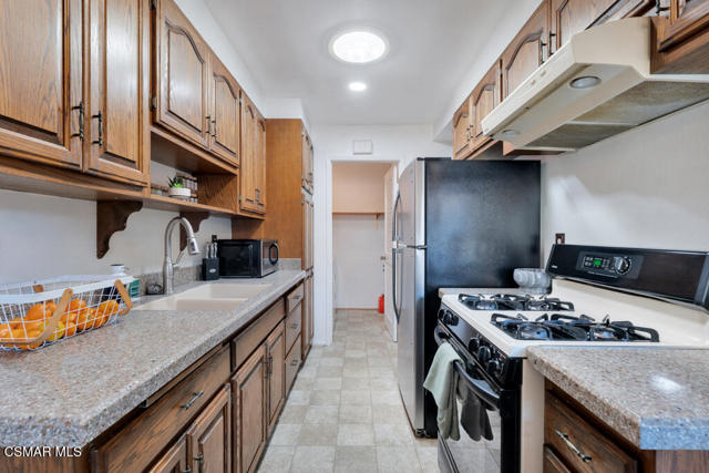 246 W Vineyard Avenue, Oxnard CA: https://media.crmls.org/mediaz/635c2b51-62bf-47fd-b86e-72784bf3cefb.jpg