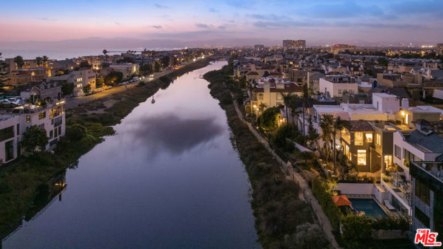 5105 Via Donte, Marina del Rey CA: https://media.crmls.org/mediaz/635c38cc-a199-435d-8353-3a689822a950.jpg