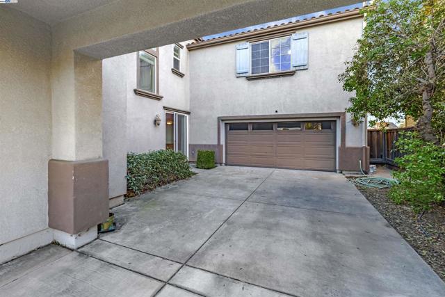 501 Carnaby Rd, Lathrop CA: https://media.crmls.org/mediaz/635c779f-b70a-4535-aa0f-d44d1c11b2d9.jpg