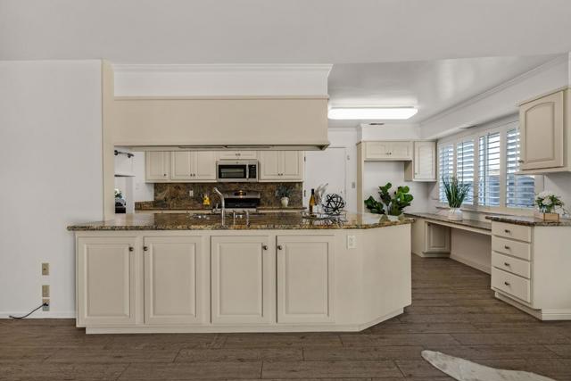 256 Avocet Court, Foster City CA: https://media.crmls.org/mediaz/635c7f60-9cd9-42a0-89bb-45f33c159d3f.jpg