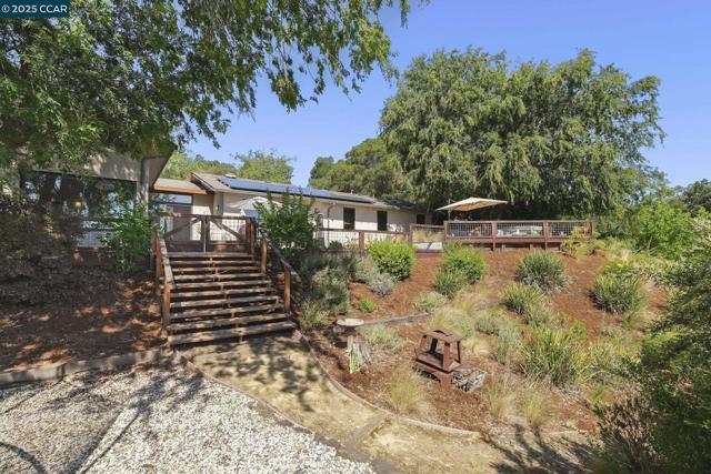 68 Terrace Rd, Walnut Creek CA: https://media.crmls.org/mediaz/635cc0f6-ff02-4cc3-932c-09273be7a81e.jpg
