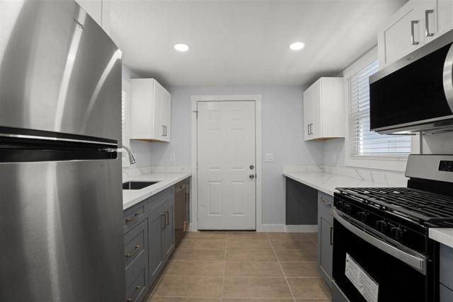 315 Grand Boulevard, San Mateo CA: https://media.crmls.org/mediaz/635ccd7f-dfb2-42c1-a44d-ded7bfbc9272.jpg