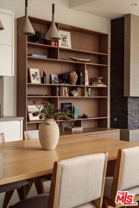 3042 Landa Street, Los Angeles CA: https://media.crmls.org/mediaz/635ce0e8-9fc2-4030-bf63-8d87b9a68bea.jpg