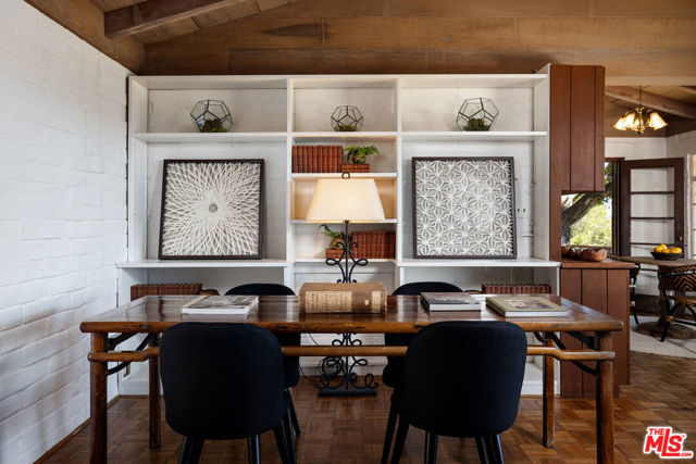 98 Loma Media Road, Santa Barbara CA: https://media.crmls.org/mediaz/635cfbbd-4718-46a2-8990-14c21964953c.jpg
