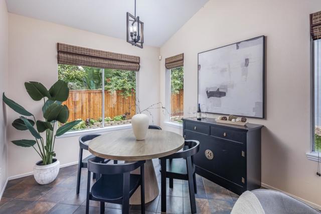 1153 Pacifica Place, Encinitas CA: https://media.crmls.org/mediaz/635d5700-c8de-4068-9a6f-76401f7e404d.jpg