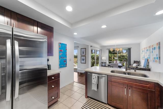 Detail Gallery Image 9 of 31 For 4670 Coralwood Cir, Carlsbad,  CA 92008 - 2 Beds | 2/1 Baths