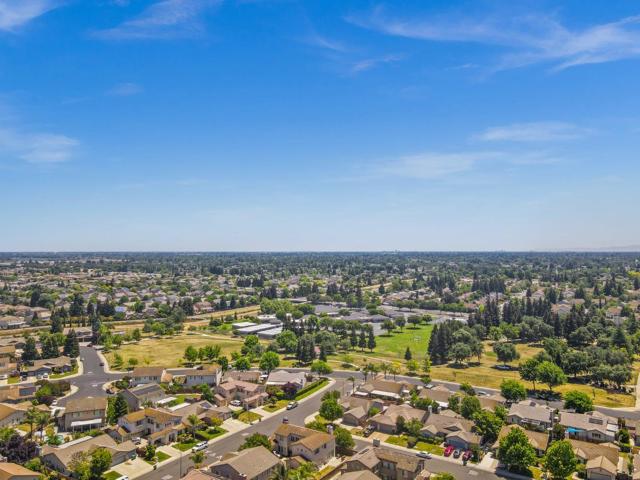 10628 Hidden Grove Circle, Stockton CA: https://media.crmls.org/mediaz/635df6c2-afce-48bc-acb3-05b3fce4818e.jpg