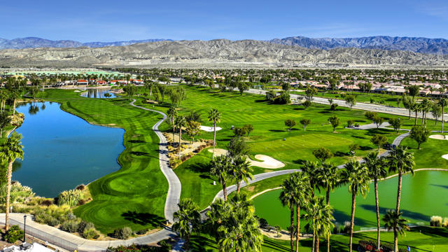 81025 Avenida Lorena, Indio CA: https://media.crmls.org/mediaz/635e483a-51e9-4134-85b7-b7c08b6d9656.jpg