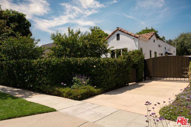 1841 Rose Villa Street, Pasadena CA: https://media.crmls.org/mediaz/635ebdf6-12ef-463b-a741-5296ae4d914f.jpg