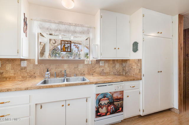 1748 Sutter Avenue, Simi Valley CA: https://media.crmls.org/mediaz/635ec927-a9d8-43fc-ac40-e75b26b0df3f.jpg
