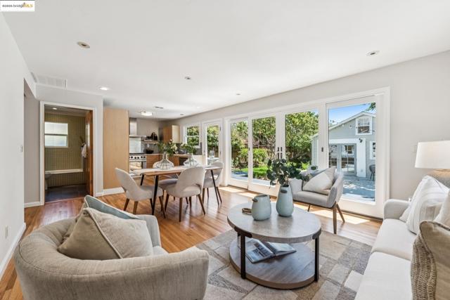 1708 Derby St, Berkeley CA: https://media.crmls.org/mediaz/635efd61-6c99-46b9-987a-0319fcd39a5d.jpg