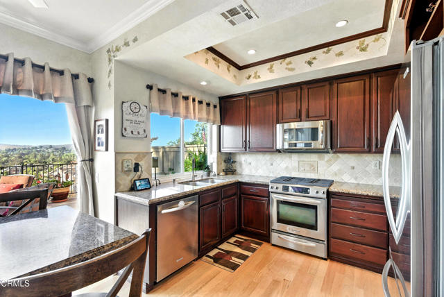 Detail Gallery Image 8 of 20 For 1095 Amberton Ln, Thousand Oaks,  CA 91320 - 3 Beds | 2/1 Baths