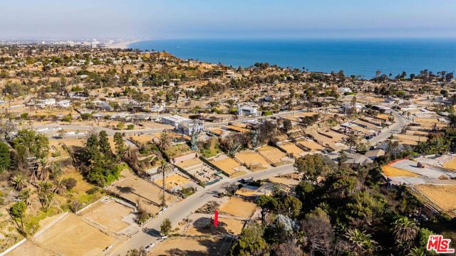 747 Jacon Way, Pacific Palisades CA: https://media.crmls.org/mediaz/635f5820-a0c8-48e0-b943-9633b6024f7f.jpg