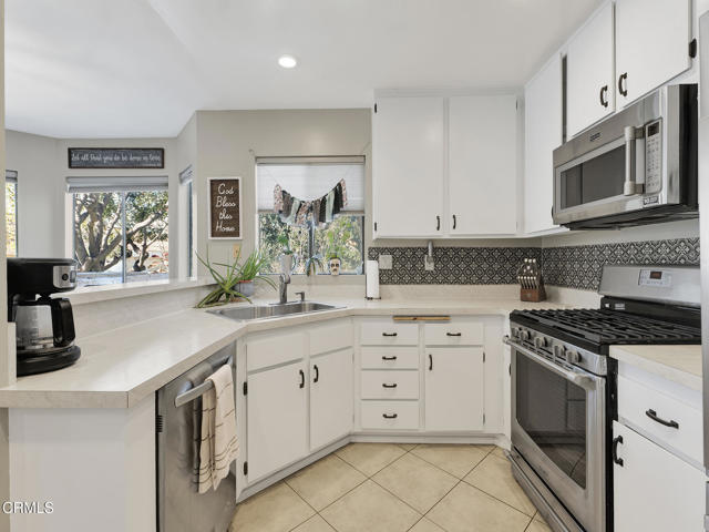 Detail Gallery Image 11 of 26 For 1257 Mission Verde Dr, Camarillo,  CA 93012 - 2 Beds | 2 Baths