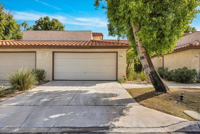 204 Lakecrest Lane, Palm Desert CA: https://media.crmls.org/mediaz/635fc4f7-9d24-488d-b355-0990a44ed6c0.jpg