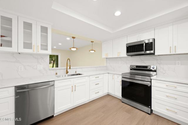 12016 Caminito Campana, San Diego CA: https://media.crmls.org/mediaz/6360040e-180f-4f97-95f4-ecb53e25228e.jpg