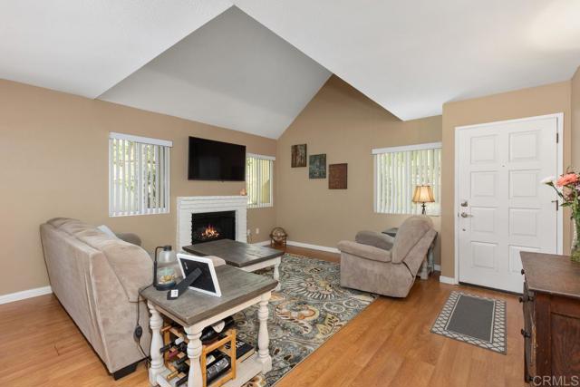 Detail Gallery Image 11 of 46 For 325 N Melrose Dr #a,  Vista,  CA 92083 - 2 Beds | 2 Baths