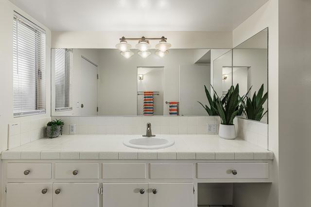 290 S San Jacinto Drive, Palm Springs CA: https://media.crmls.org/mediaz/6360509c-8d94-440d-8709-693f5e941a32.jpg