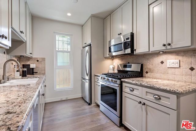 874 Hammond Street, West Hollywood CA: https://media.crmls.org/mediaz/63606169-d900-430b-8c8d-7cd13d1a9470.jpg
