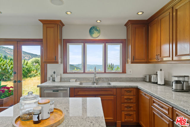 2303 Tuna Canyon Road, Topanga CA: https://media.crmls.org/mediaz/6360e2b3-d8b4-4cd5-b480-ffff44e262dc.jpg