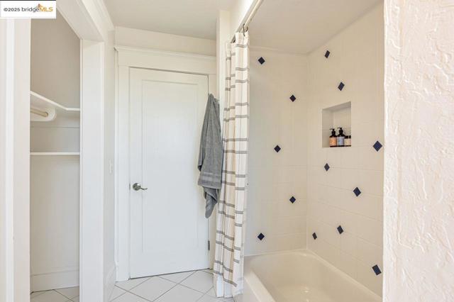 539 Golden Gate Ave, Richmond CA: https://media.crmls.org/mediaz/63614431-c2b8-4c6b-8d05-48110035b6f9.jpg