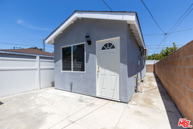 5123 W 130th Street, Hawthorne CA: https://media.crmls.org/mediaz/6361803c-c554-4d9e-b564-c515ddccfa47.jpg
