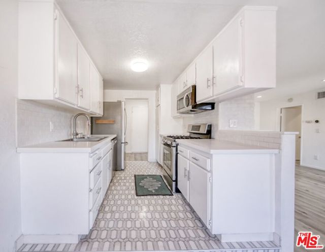 515 N Jackson Street, Glendale CA: https://media.crmls.org/mediaz/6361fd57-6243-4abd-af37-56aa7e1a3b39.jpg