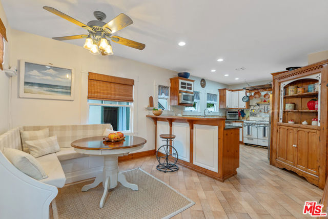 41 Vicente Terrace, Santa Monica CA: https://media.crmls.org/mediaz/63623956-7ba9-47f5-a72c-1d53e8f5c0d8.jpg