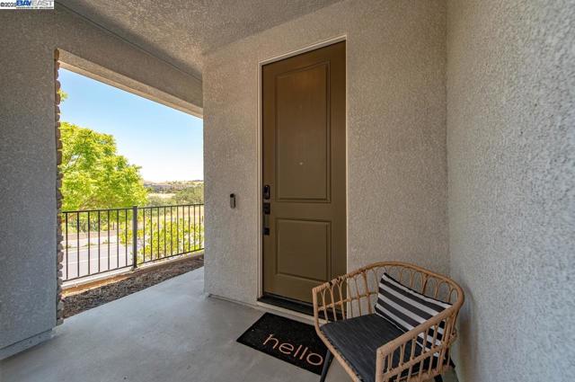 7018 Stags Leap Ln, Dublin CA: https://media.crmls.org/mediaz/6362a8d7-fb75-4197-b5a9-304b7130d31a.jpg