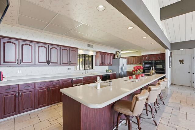 9902 Heavenly Way, La Mesa CA: https://media.crmls.org/mediaz/6362fbc2-cd68-4125-a12c-f315909a356f.jpg