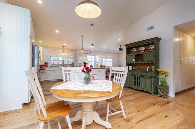 6714 Bedlow Ct, San Diego CA: https://media.crmls.org/mediaz/6363785b-6d32-4a7e-a2c1-081f864813f6.jpg