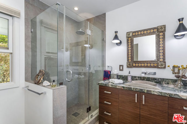 6570 Lakeridge Road, Los Angeles CA: https://media.crmls.org/mediaz/636499fa-253a-4c92-8f76-338dd8249e94.jpg