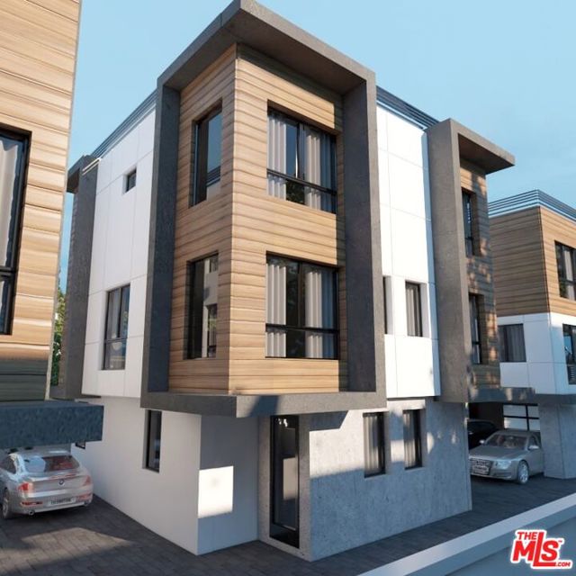 553 N Heliotrope Drive, Los Angeles CA: https://media.crmls.org/mediaz/6364faf3-150f-4311-8af6-8a225e5de56d.jpg