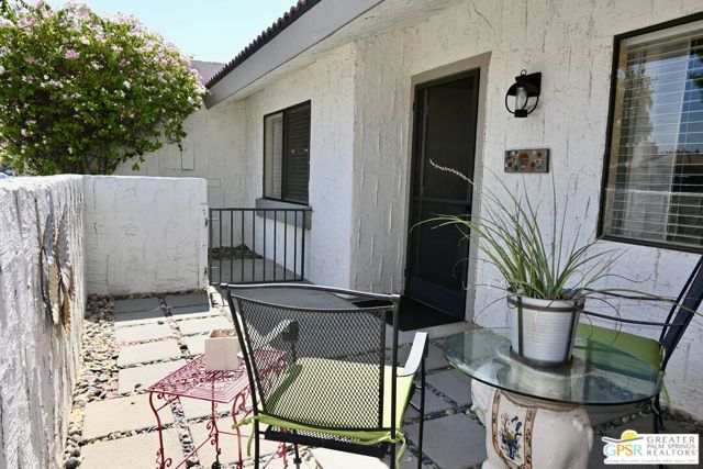 2117 Sunshine Way, Palm Springs CA: https://media.crmls.org/mediaz/636519af-19de-4085-84b5-a24f2ed0dbf4.jpg
