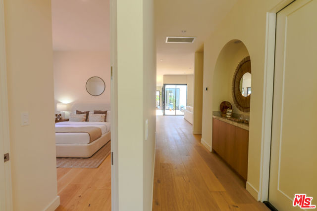 4936 Coolidge Avenue, Culver City CA: https://media.crmls.org/mediaz/63654931-6577-44a8-aaff-37ab3748824f.jpg