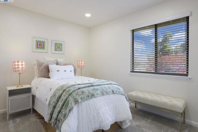 7650 Arbor Creek Cir, Dublin CA: https://media.crmls.org/mediaz/6365b99e-0bef-44a6-a22c-172c1cdfee8c.jpg