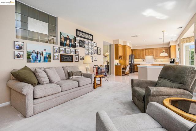 4704 Crestone Needle Way, Antioch CA: https://media.crmls.org/mediaz/6365e106-1f95-48ee-bf89-d605c8bc56c1.jpg