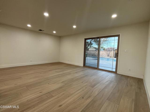 1535 Wallace Street, Simi Valley CA: https://media.crmls.org/mediaz/636629dc-1328-4ac4-ad84-e7139fa02926.jpg