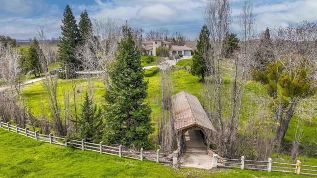 24943 N McIntire Road, Clements CA: https://media.crmls.org/mediaz/63667916-4905-4d8d-9670-4440eb9bc7e3.jpg