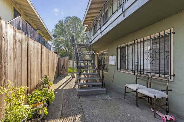 Image 17 of 22 For 128 Catron Dr