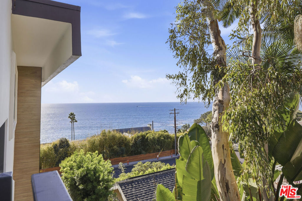 2442 S Coast Highway #4