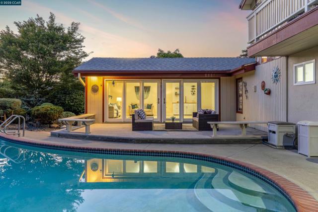 3846 Madera St, Pinole CA: https://media.crmls.org/mediaz/6367204a-7a2f-4bee-8655-c5c820a144c2.jpg