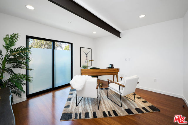 746 Brooks Avenue, Venice CA: https://media.crmls.org/mediaz/63673ee3-85c4-4585-b797-cd32c31a153a.jpg