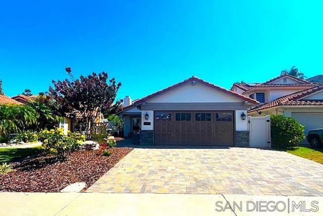 10970 Shy Bird Ln, San Diego CA: https://media.crmls.org/mediaz/6367e2be-7b77-43e7-a3cb-93cf49cf035b.jpg