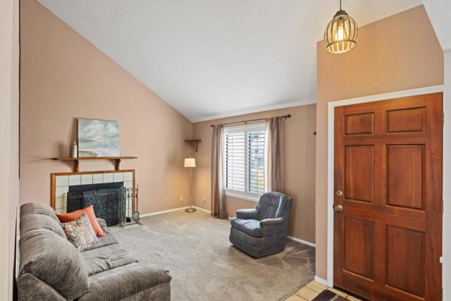 126 Cypress Lakes Court, Marina CA: https://media.crmls.org/mediaz/6368781b-e196-4aa4-91b5-b2cd6ab71bb8.jpg