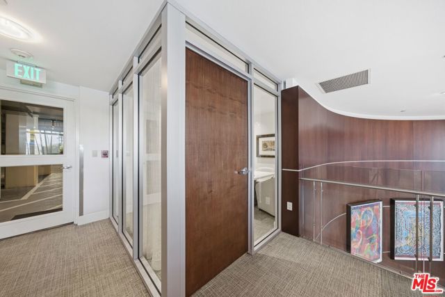 13700 Marina Pointe Drive, Marina del Rey CA: https://media.crmls.org/mediaz/63688042-ae20-4ed8-9685-e8aa17833d7e.jpg