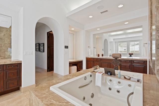 58703 Jerez, La Quinta CA: https://media.crmls.org/mediaz/63688f56-e931-4fb9-b92d-ddc083a6c503.jpg