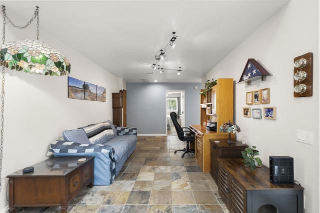 Detail Gallery Image 33 of 75 For 1402 Rimrock Dr, Escondido,  CA 92027 - 4 Beds | 3/1 Baths